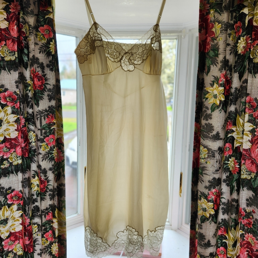 Vintage Slip